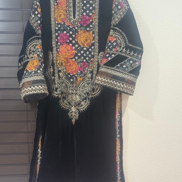 Embroidered Black Velvet Kaftan - Picture 2 of 6